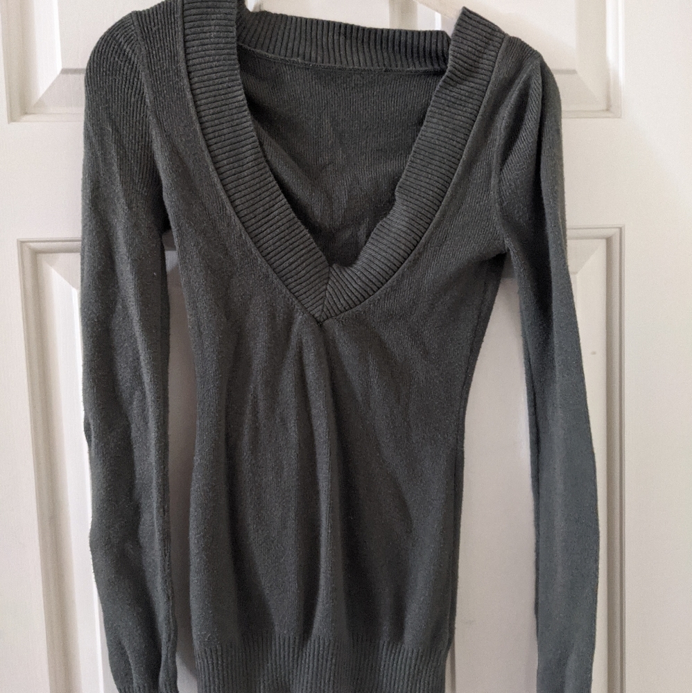 $10/4 Express deep v olive sweater